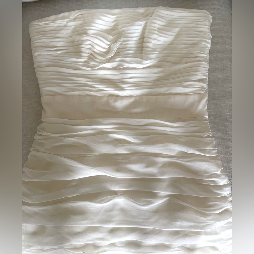 Monique Lhuillier Strapless Organza dress in Winter White Size 2